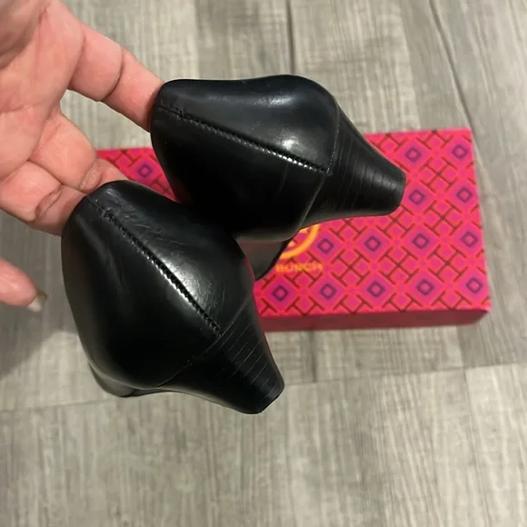 Tory Burch Leather Shoes - Picture 3 of 10